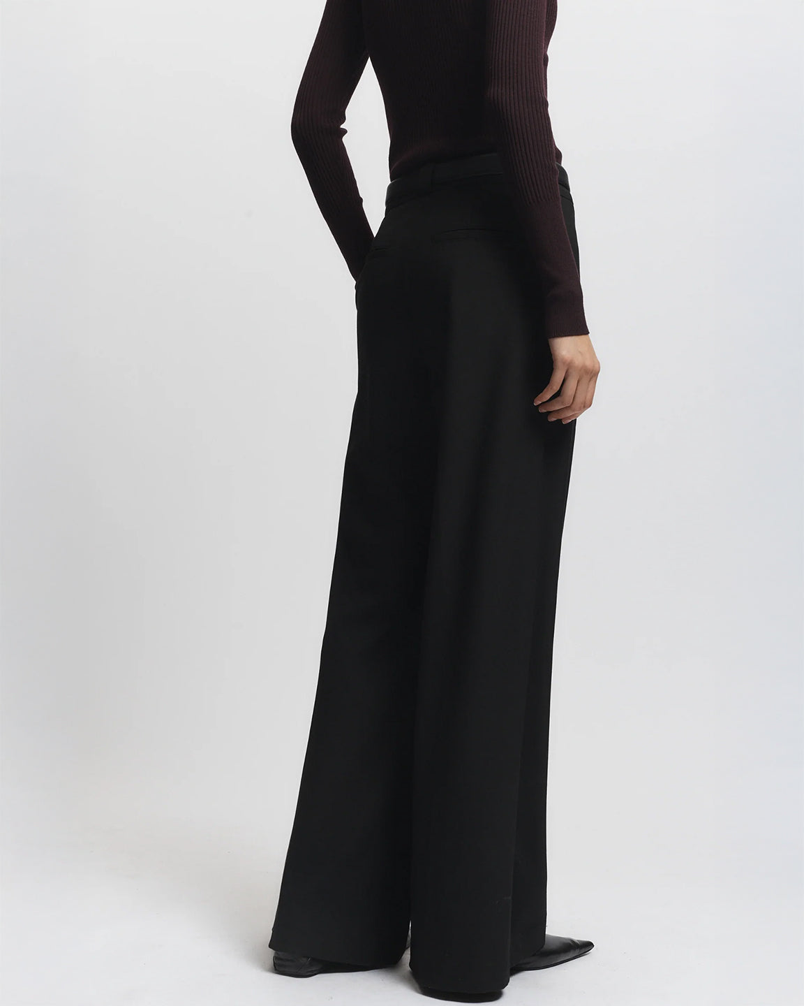 Saint Art Tiffany Mid-Waisted Wideleg Trouser in Black