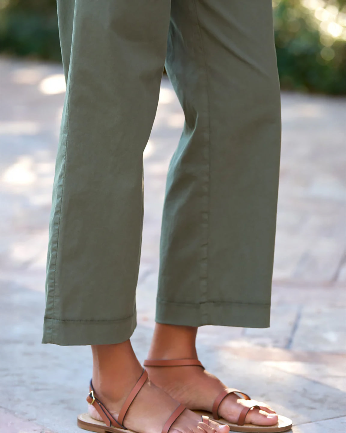 Frank & Eileen Westport Italian Wide Leg Chino in Army