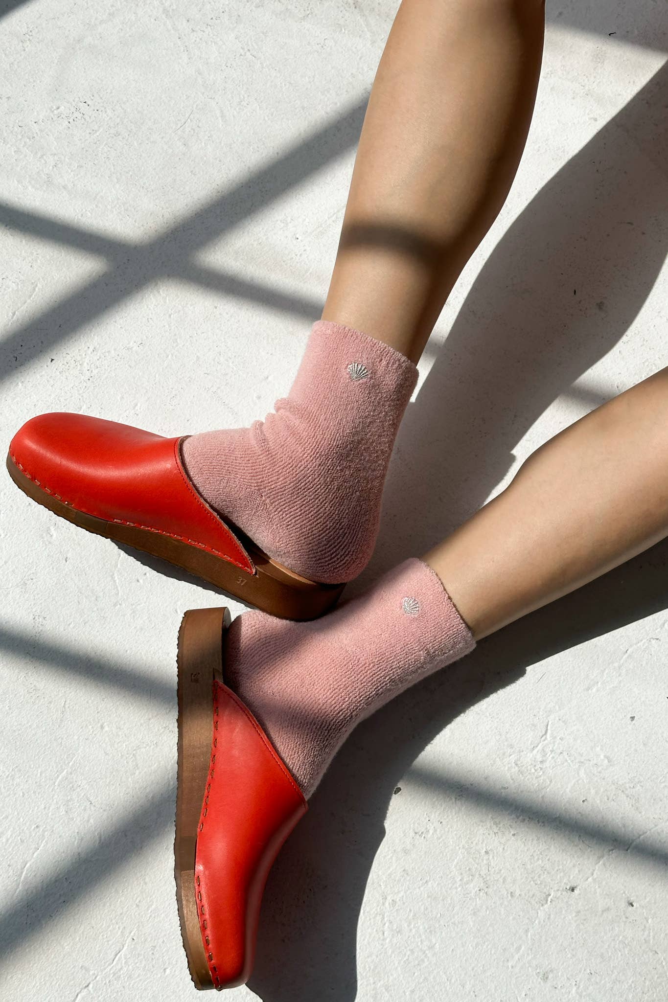 Le Bon Shoppe Embroidered Cloud Socks in Pink Rosé + Silver Seashell