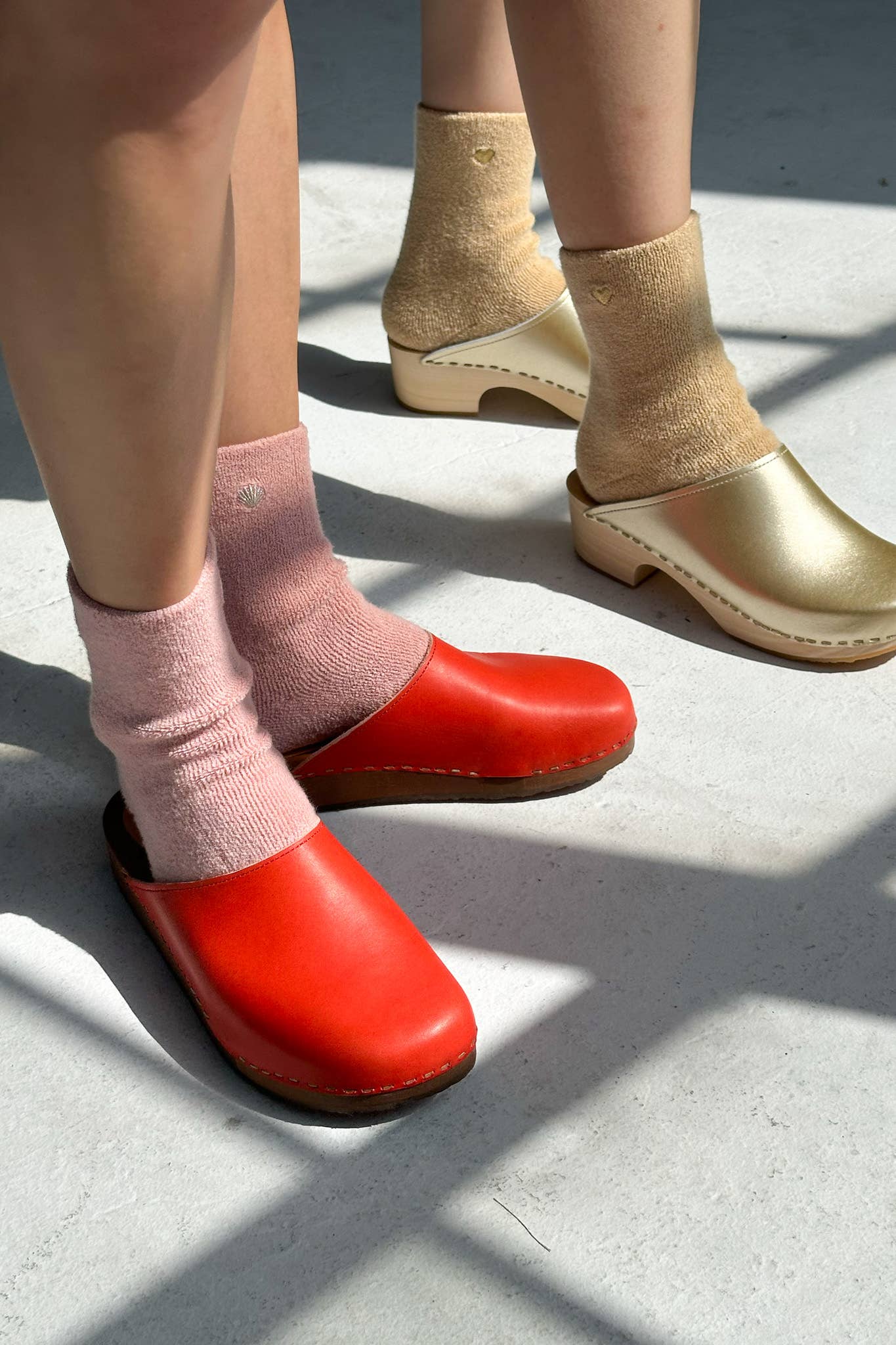 Le Bon Shoppe Embroidered Cloud Socks in Pink Rosé + Silver Seashell