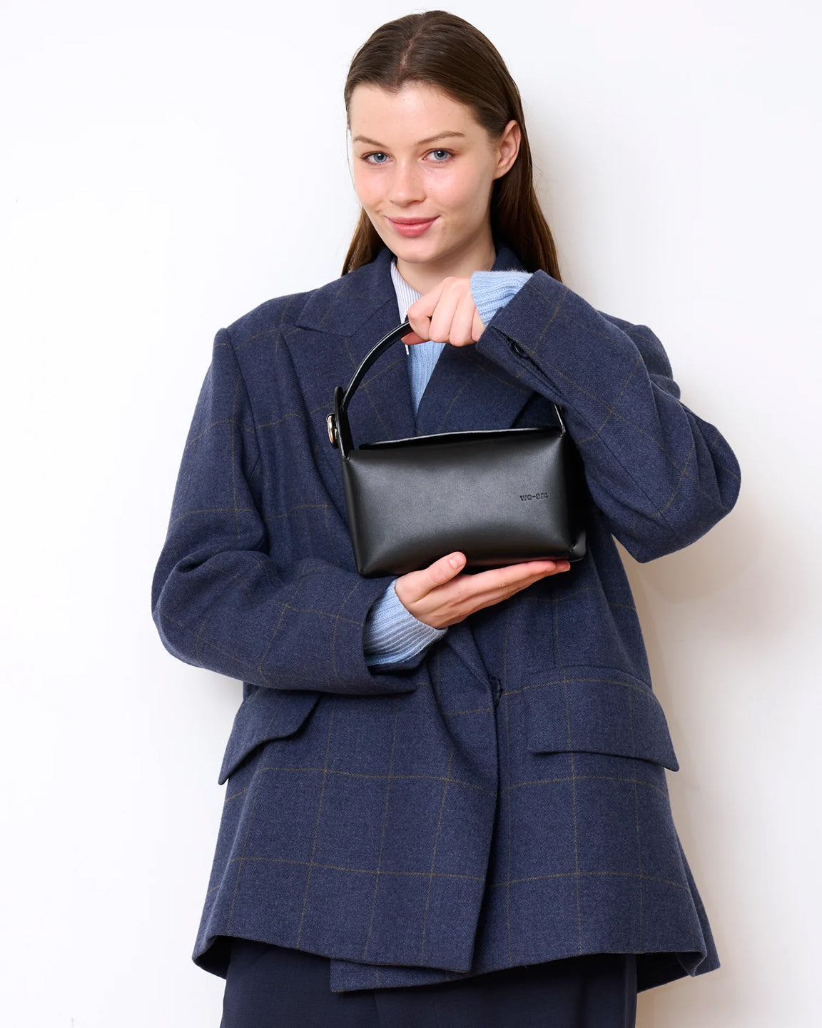 WE-AR4 The Pastry Box 20 Bag in Black