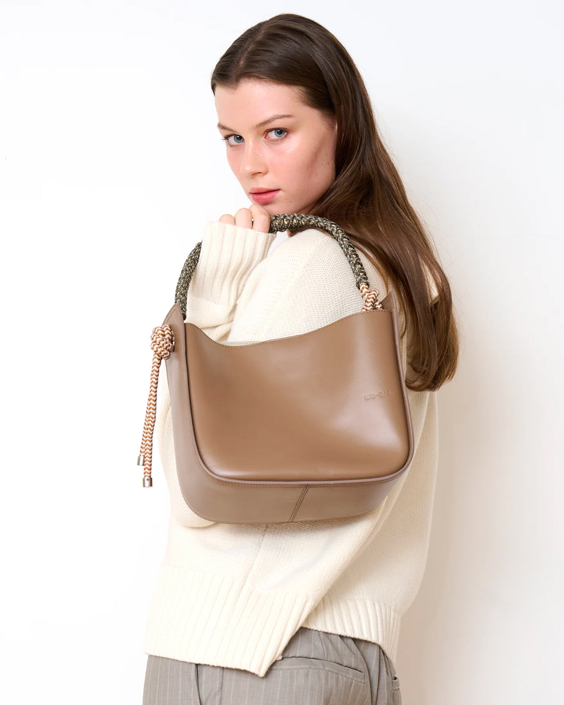 WE-AR4 The Twist Bag in Caffe