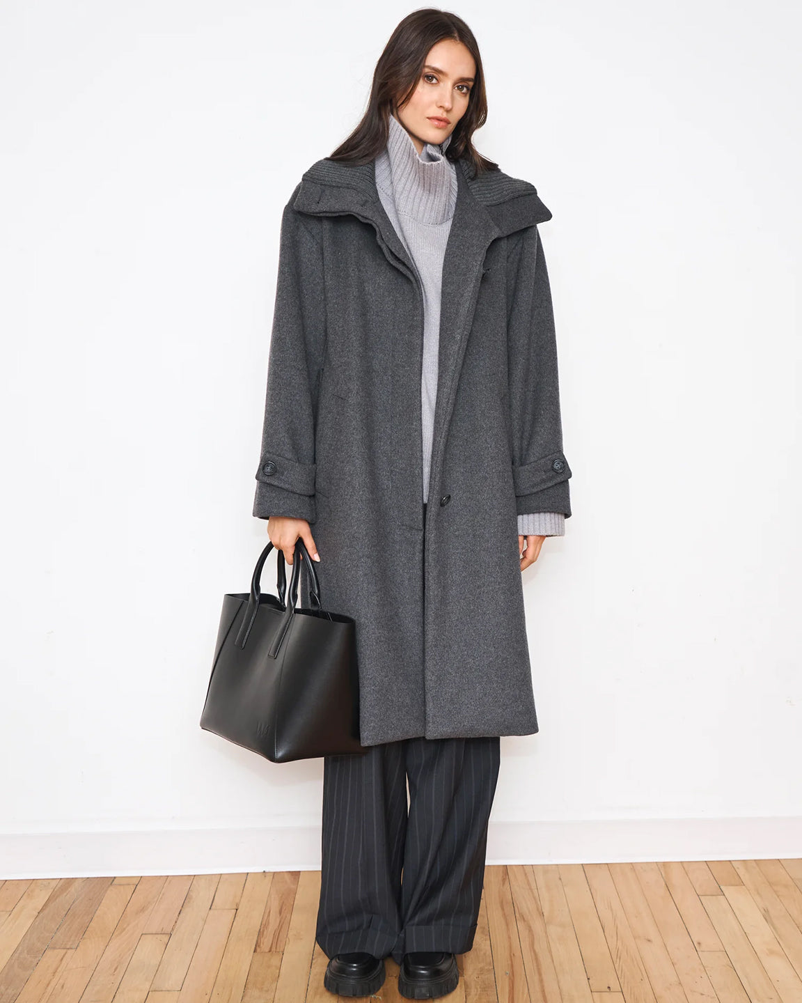 WE-AR4 The Boulevard 32 Bag in Black