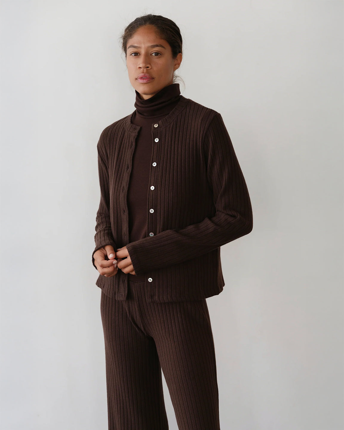 DONNI. The Sweater Rib Cardi In Espresso