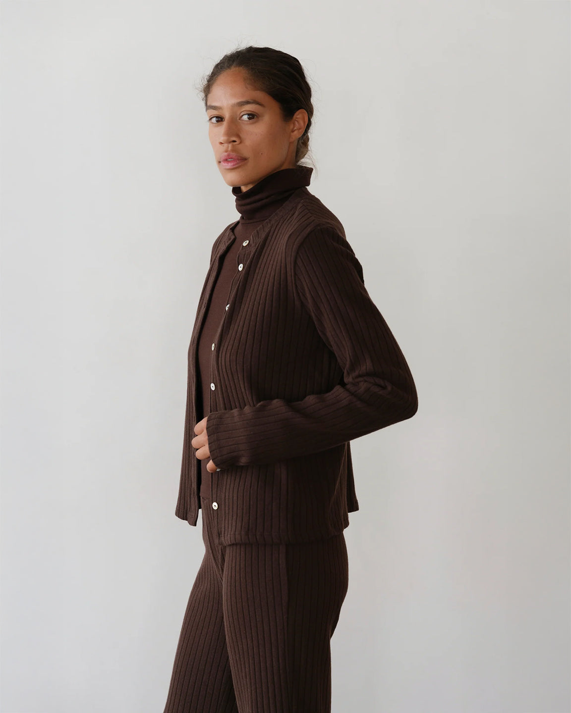 DONNI. The Sweater Rib Cardi In Espresso