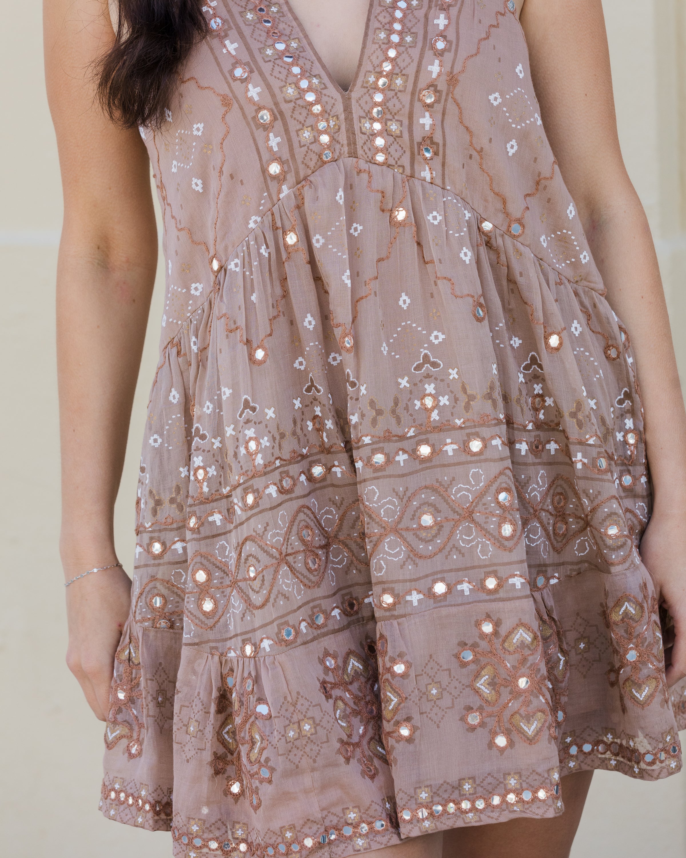 Juliet Dunn Mosaic Print V-Back Mirrored Mini Dress Mocha