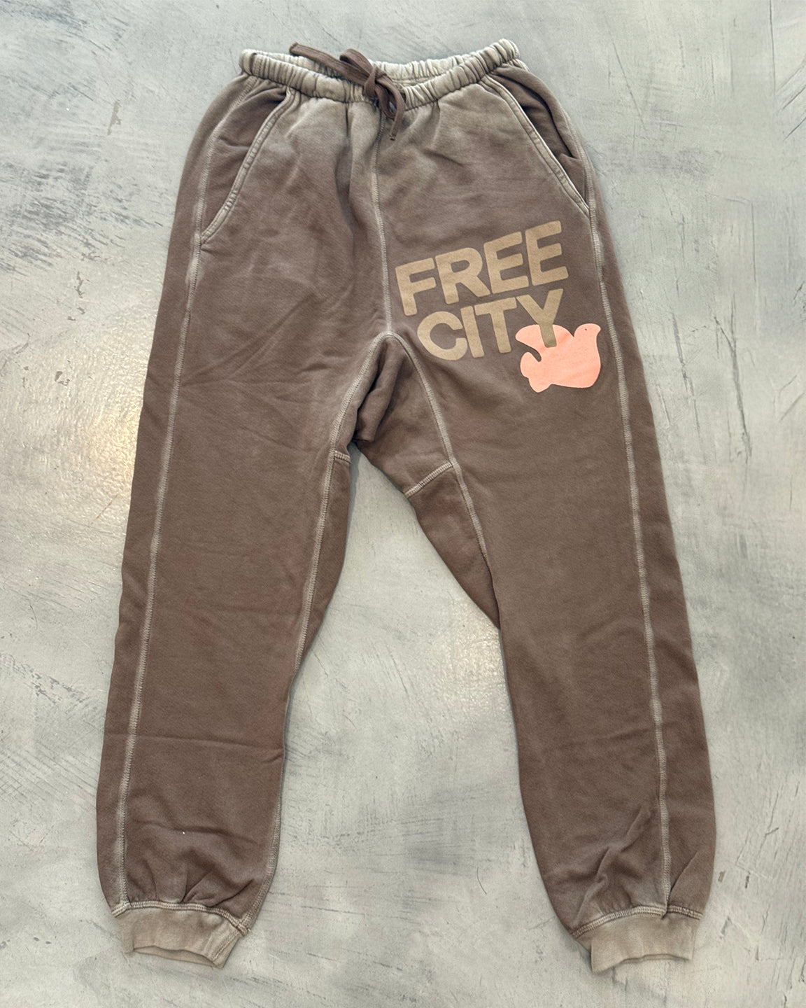 FREECITYLARGE Large Sunfades Pocket Sweatpant in Mud