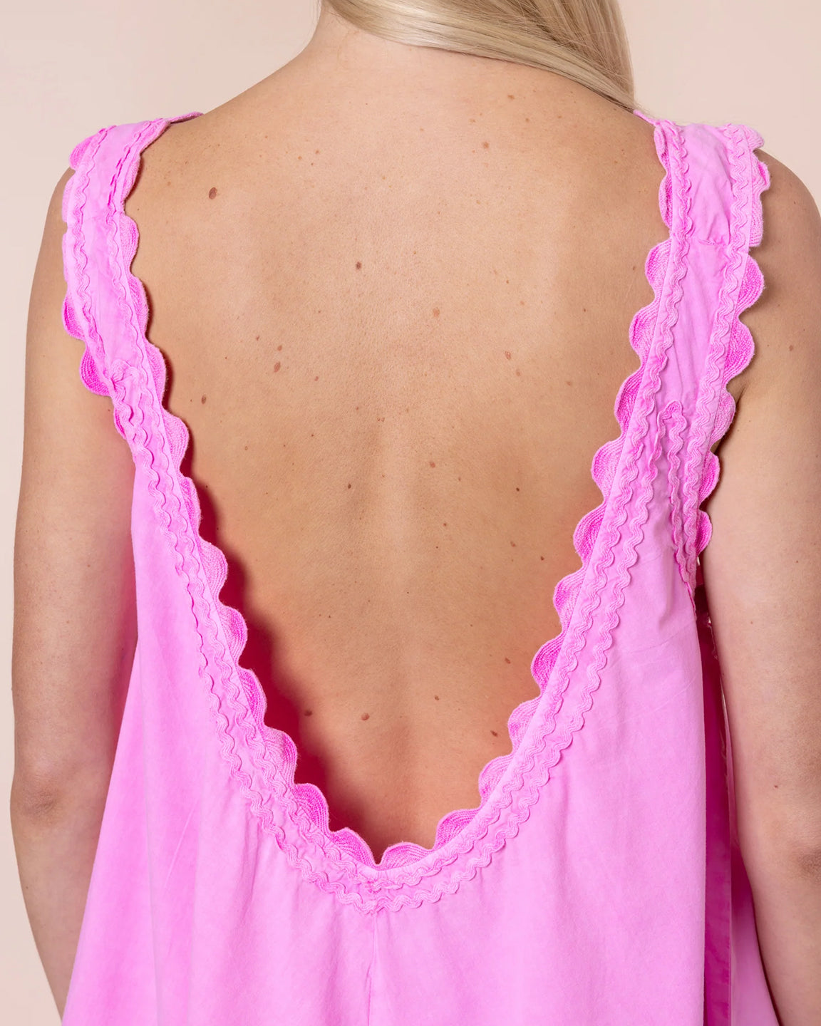 Juliet Dunn Poplin Low Back Dress With Ric Rack Embroidery in Hibiscus