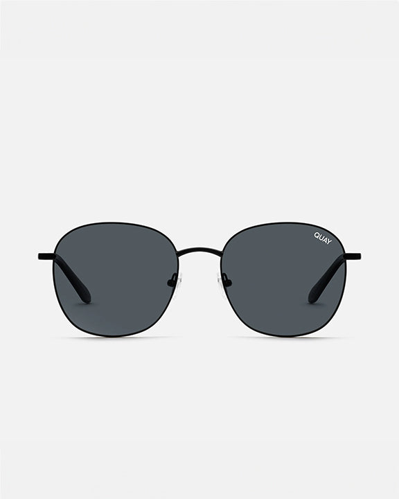Quay Jezabell in Black w/ Smoke Polarized Lenses