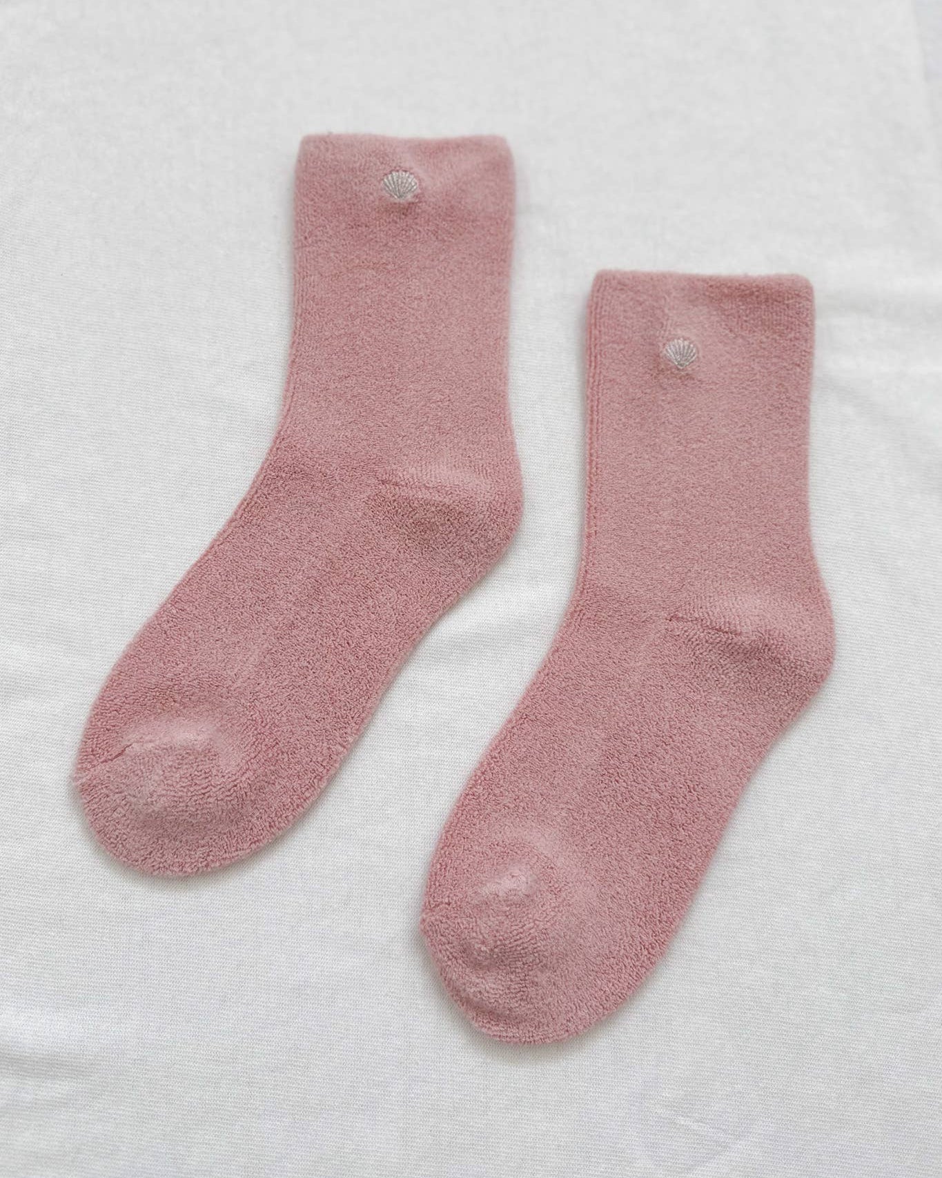 Le Bon Shoppe Embroidered Cloud Socks in Pink Rosé + Silver Seashell