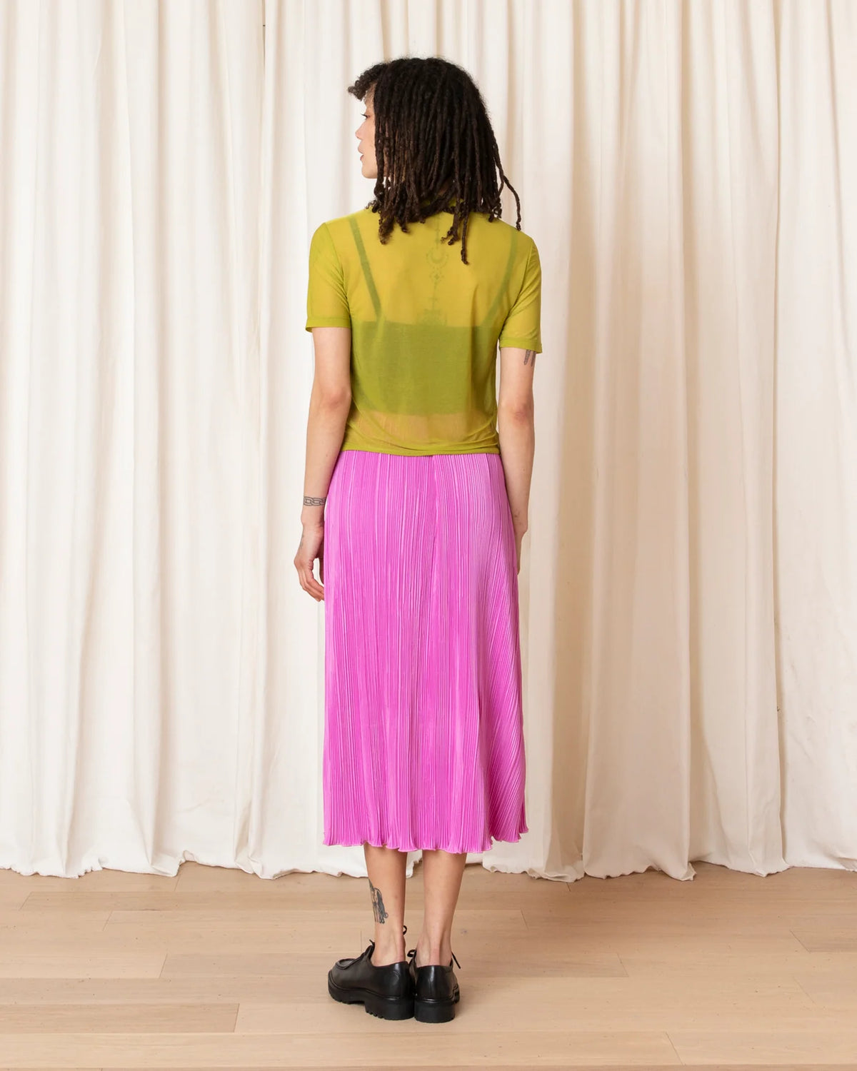 Ali Golden Pleated Midi Skirt In Pink