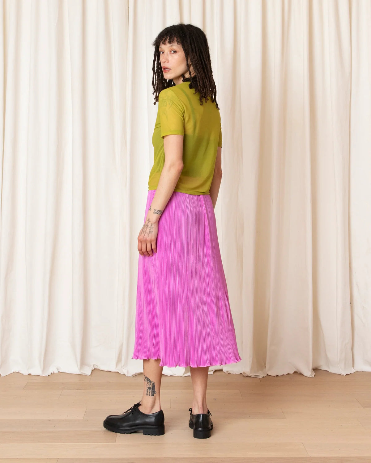 Ali Golden Pleated Midi Skirt In Pink