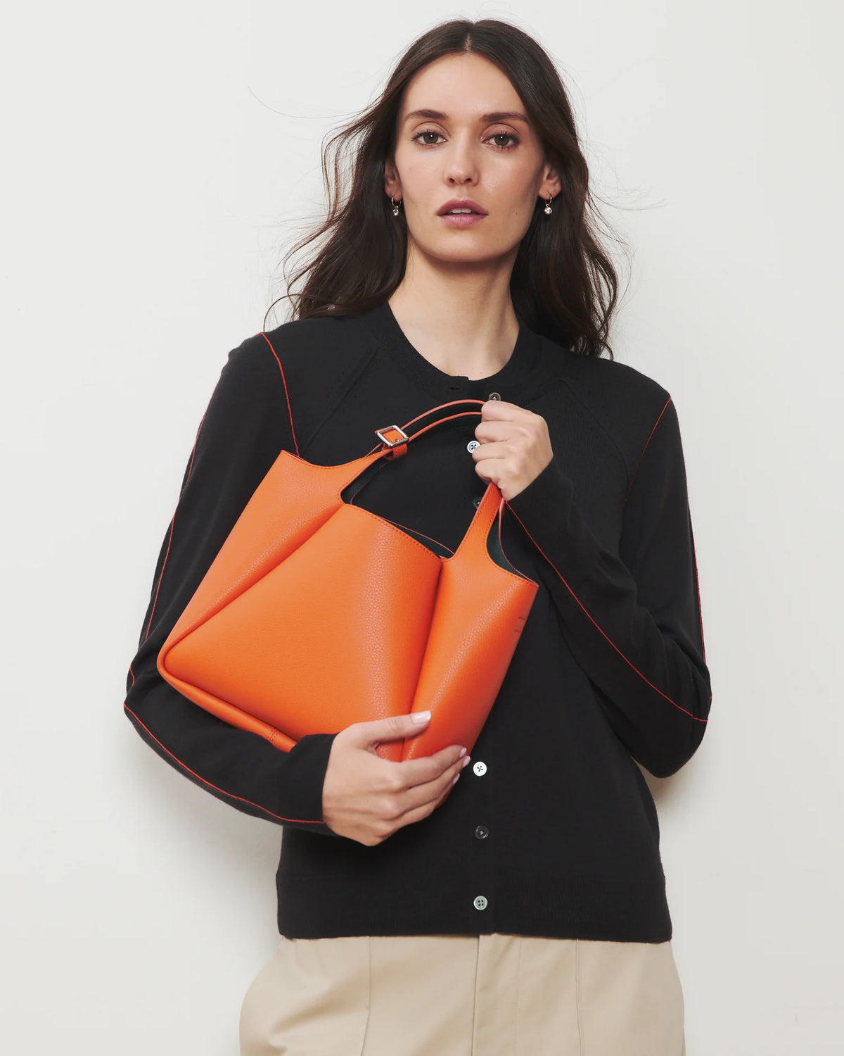 WE-AR4 The Trapeze Bucket Bag in Orange Multi