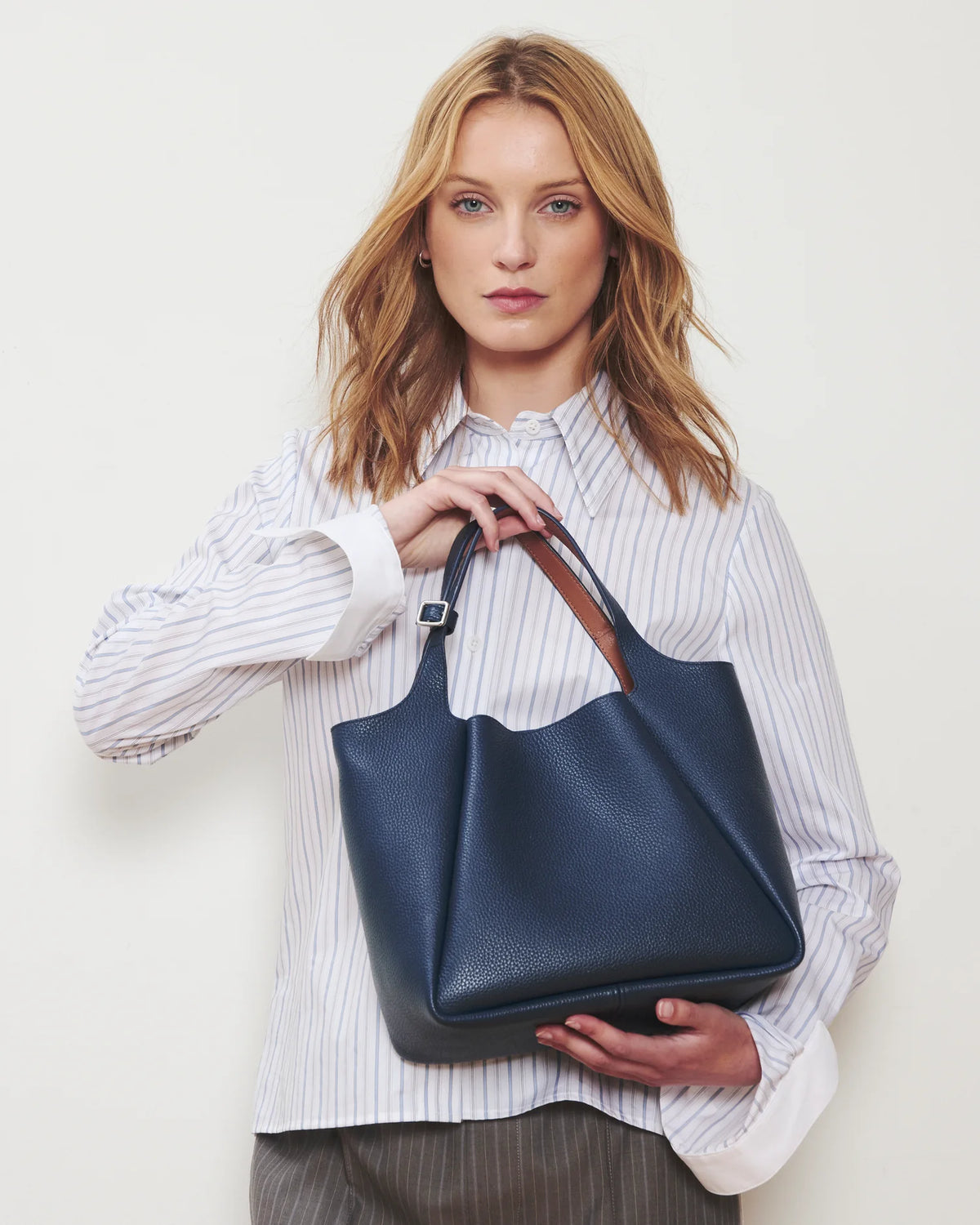 WE-AR4 The Trapeze Bucket 28 Bag in Blue Sea Multi