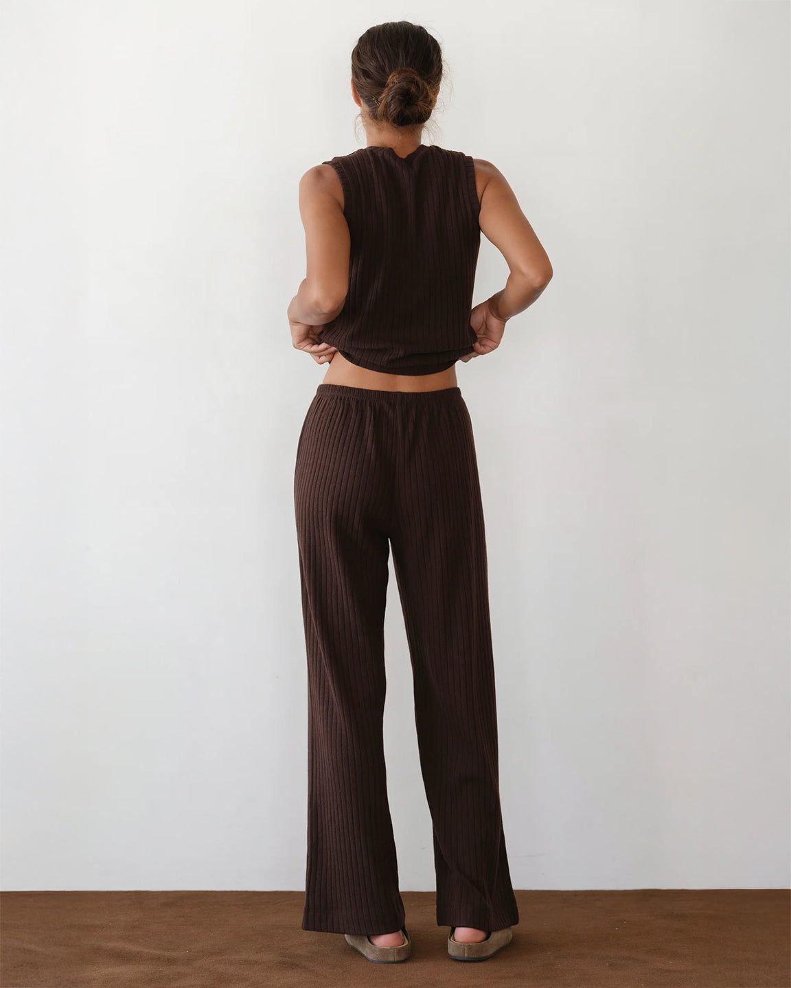 DONNI. The Sweater Rib Simple Pant In Espresso