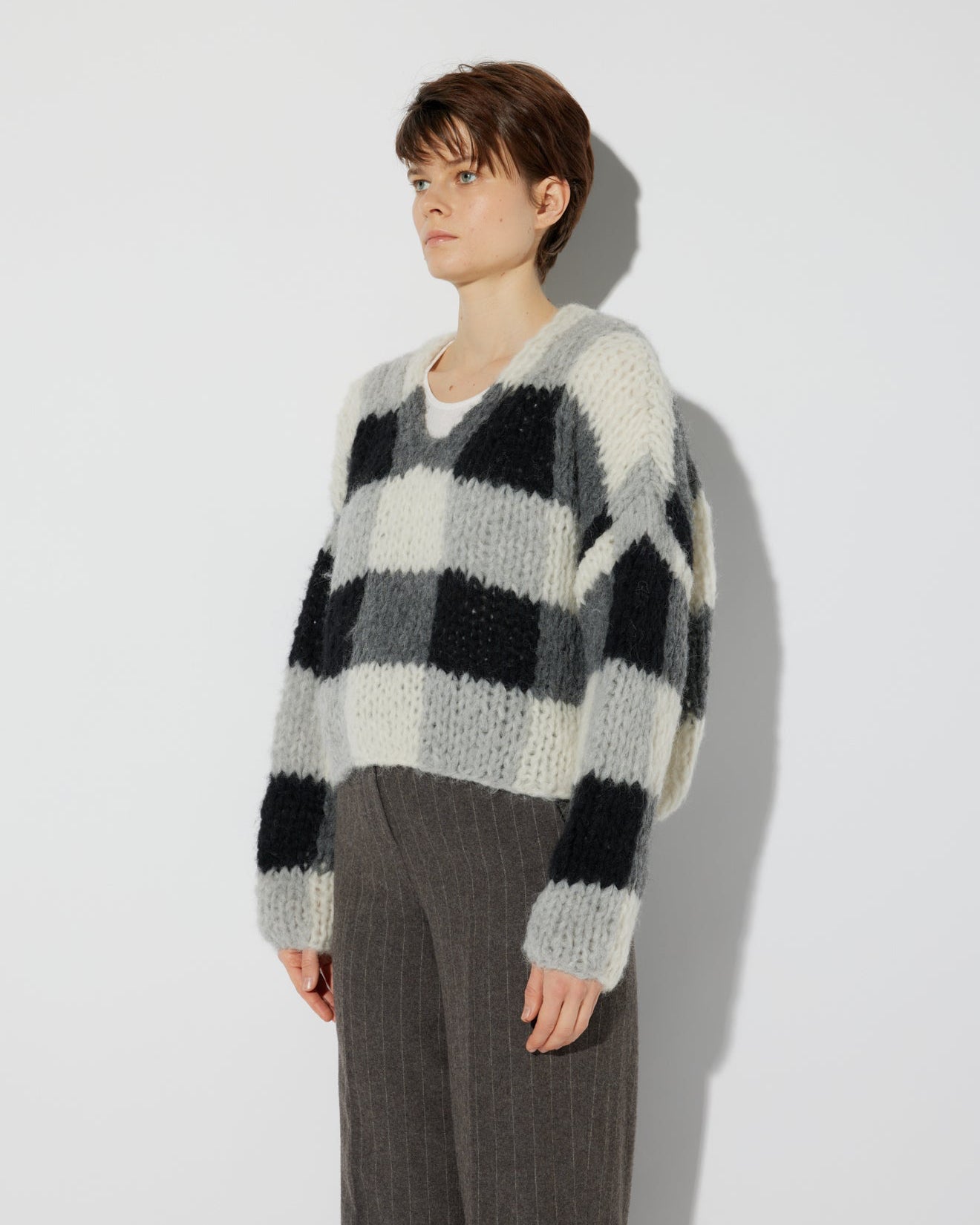 FLEECY ALPACA CHECKERED V-NECK PULLOVER