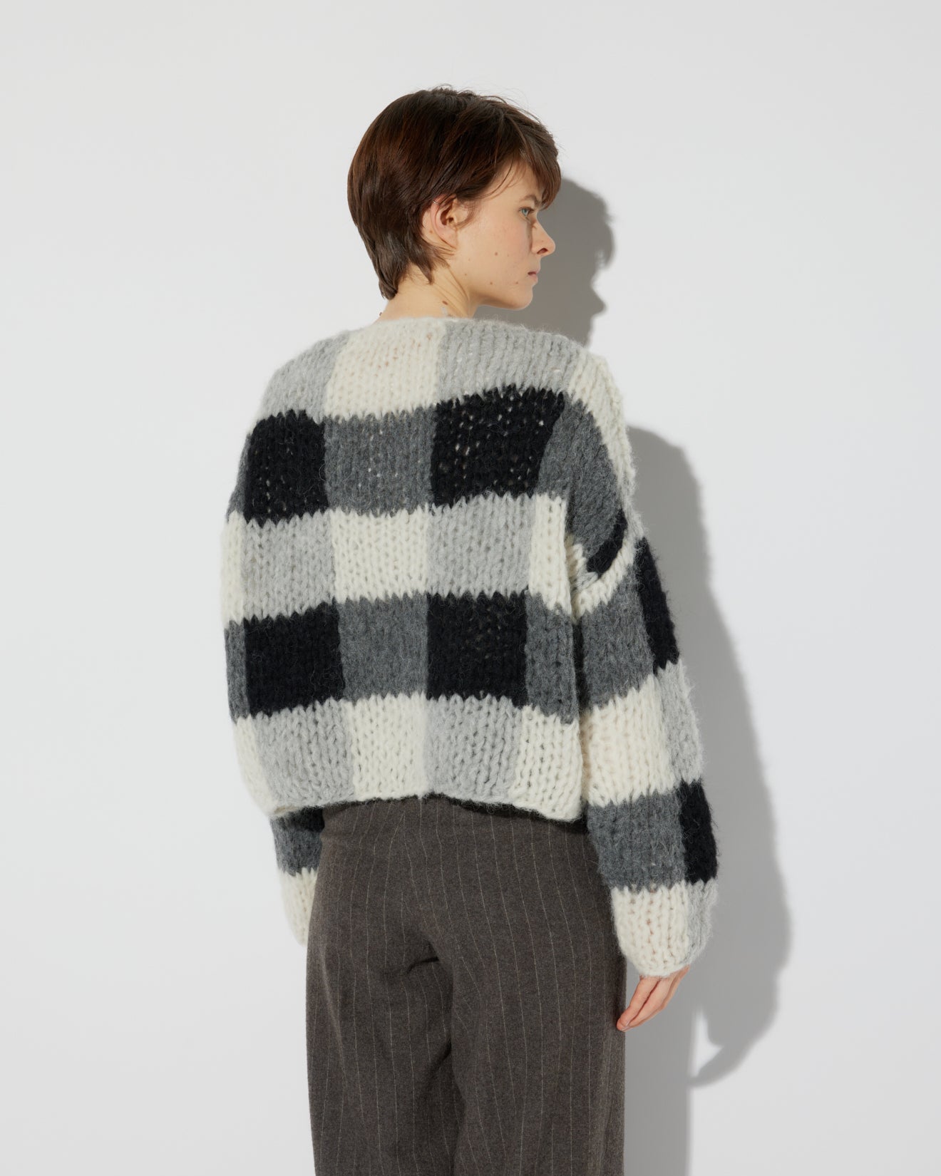FLEECY ALPACA CHECKERED V-NECK PULLOVER