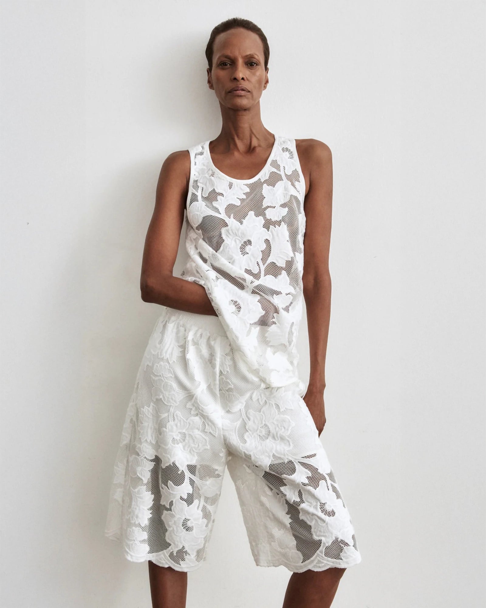 Smythe Pull On Bermuda Short in White Applique