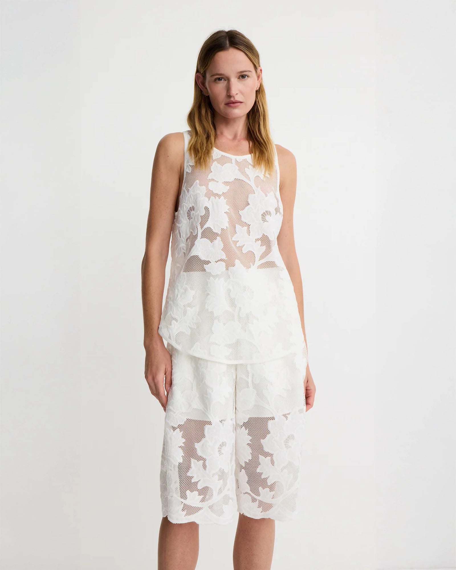 Smythe Pull On Bermuda Short in White Applique