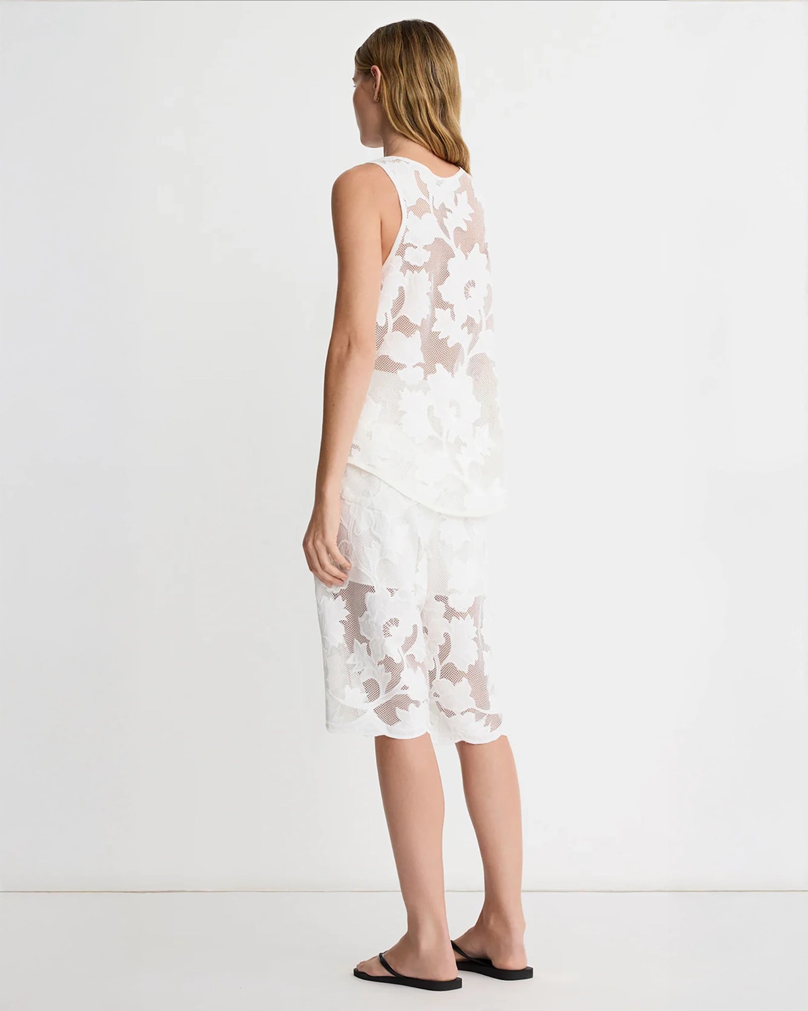Smythe Pull On Bermuda Short in White Applique