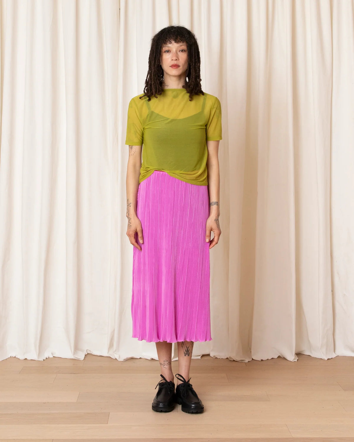 Ali Golden Pleated Midi Skirt In Pink