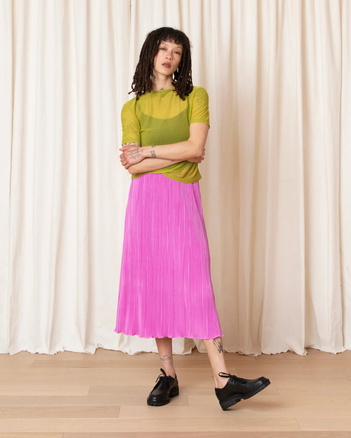 Ali Golden Pleated Midi Skirt In Pink