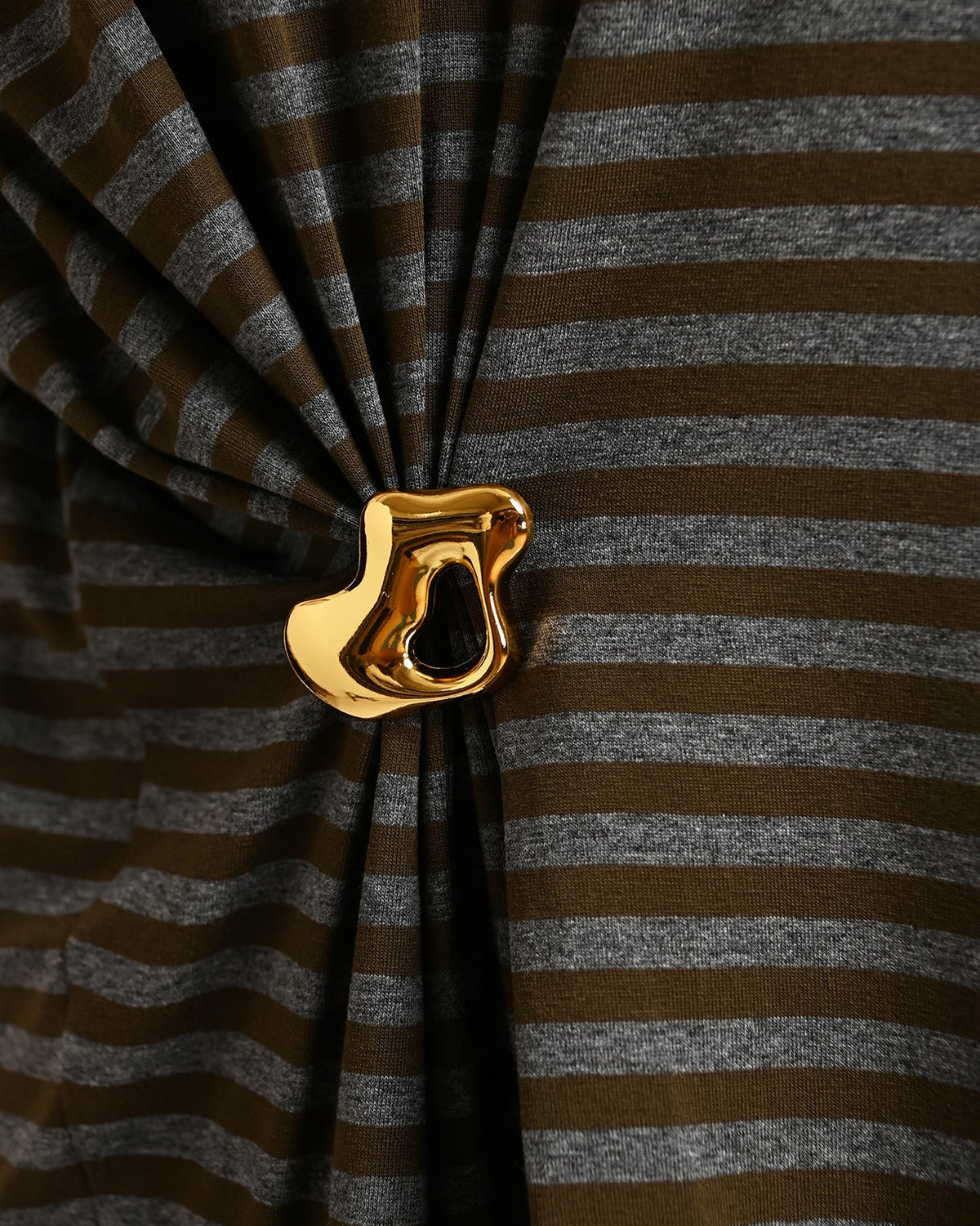 KRISS STRIPED T-SHIRT W BROOCH