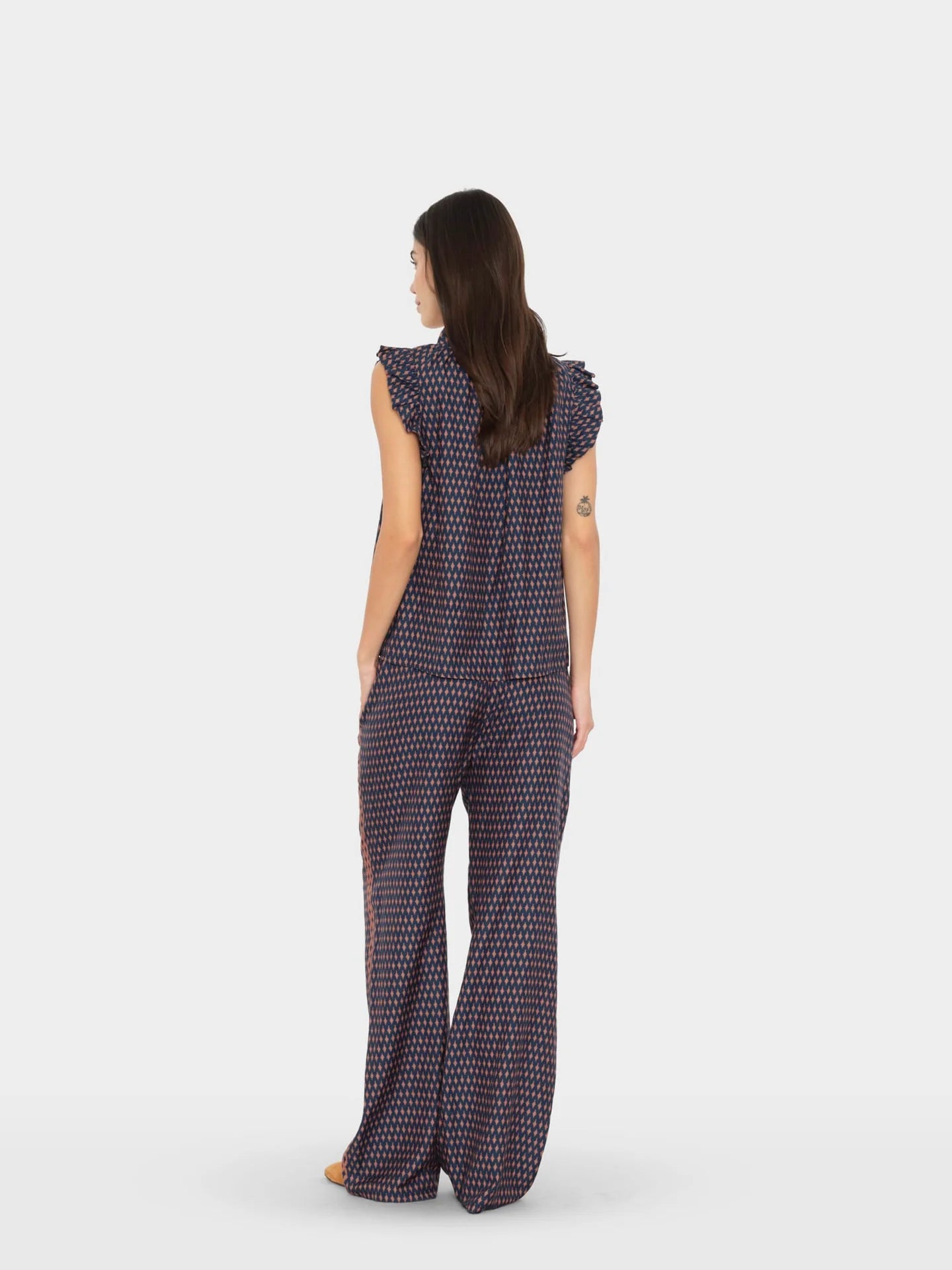 Xirena Vaughn Pant in Navy Diamond